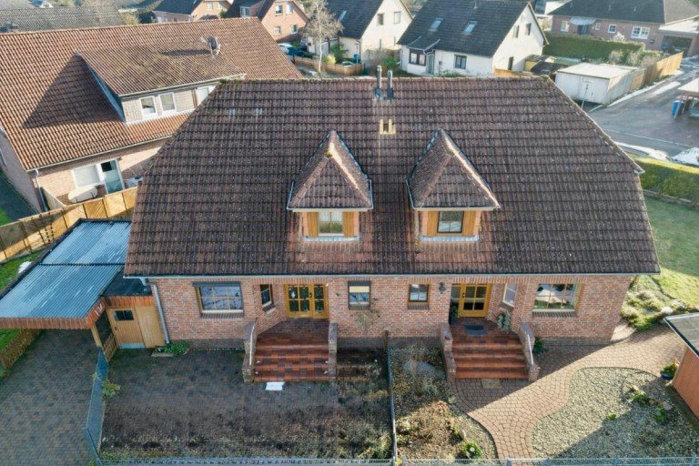 Hausansicht Eingangsbereich Wesendorf Haus Hochwertige Doppelhaush�lfte mit gro�z�giger Raumaufteilung in ruhiger Wohnlage in Wesendorf.