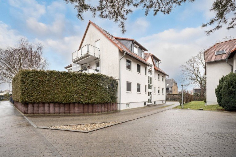 Hausansicht Braunschweig Erdgeschosswohnung Charmante Erdgeschosswohnung mit Garten und lichtdurchfluteten R�umen.
