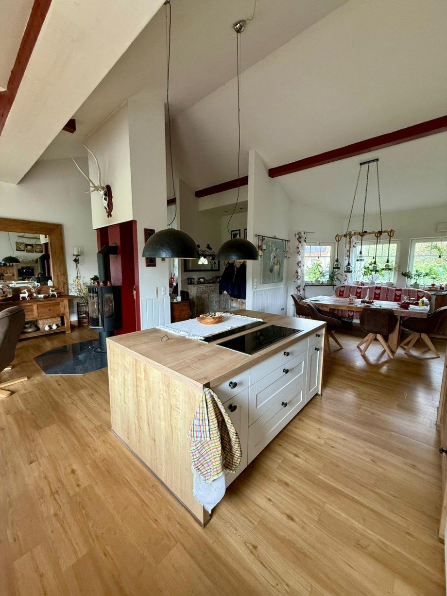 K�che mit Blick zum Essbereich Einfamilienhaus Lachendorf