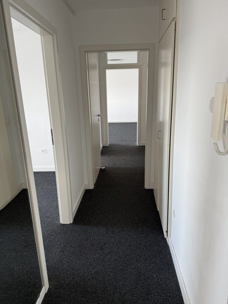 Flur Braunschweig Wohnung �ber den D�chern von Braunschweig - Moderne 3-Zimmer-Wohnung im gefragten WG-Konzept.