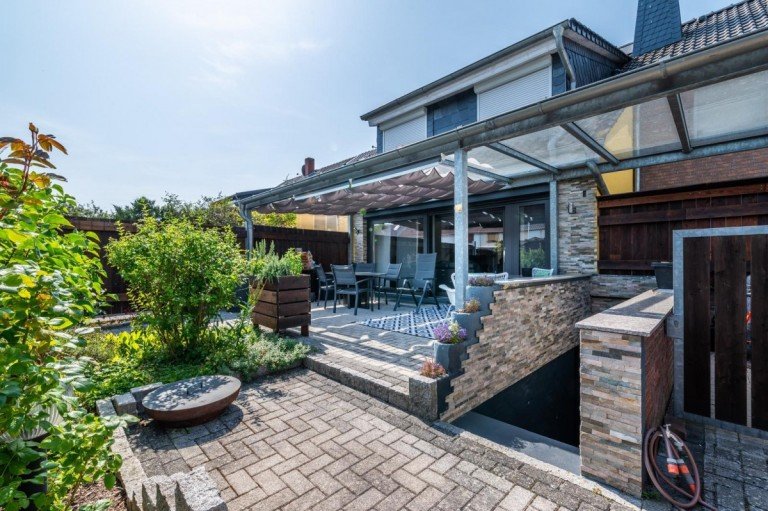 Hausansicht Wolfsburg Reihenmittelhaus Hochwertig ausgestattetes Reihenmittelhaus in bester Lage am Hageberg!