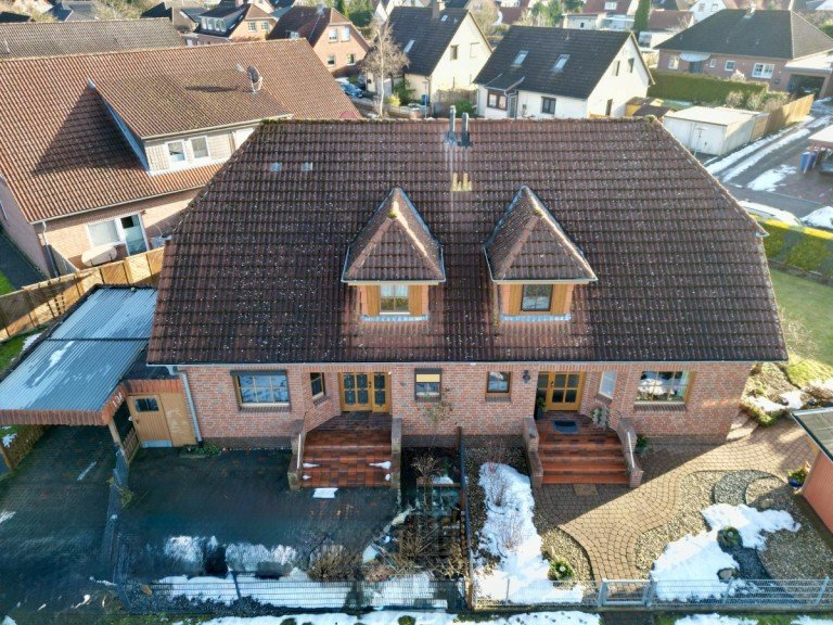 Hausansicht Eingangsbereich Wesendorf Haus Hochwertige Doppelhaush�lfte mit gro�z�giger Raumaufteilung in ruhiger Wohnlage in Wesendorf.