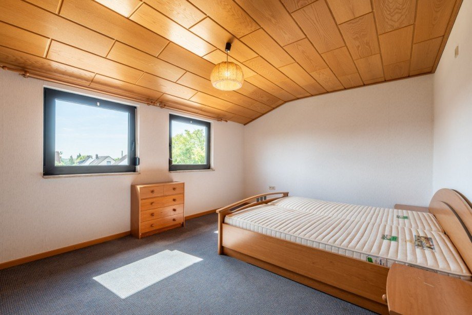 Schlafzimmer OG Einfamilienhaus R�hen