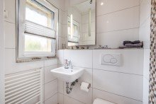 G�ste-WC Hochwertig ausgestattetes Reihenmittelhaus in bester Lage am Hageberg!