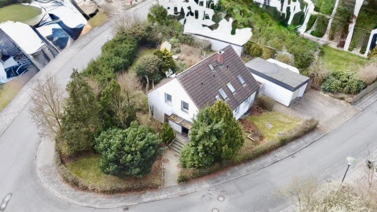 Hausansicht Eingangsbereich Wolfsburg Einfamilienhaus Einfamilienhaus mit vielen M�glichkeiten in begehrter Wolfsburger Wohnlage.