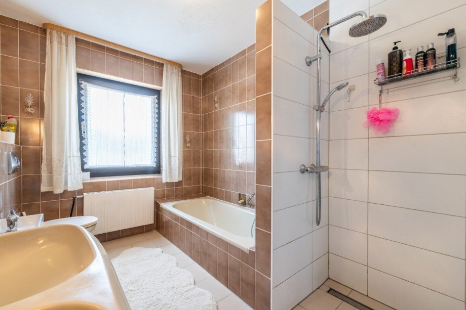 Badezimmer Einfamilienhaus R�hen