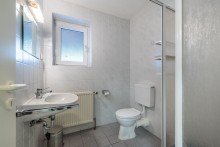 Badezimmer EG Kapitalanlage mit Potenzial, moderne Wohn- und Gewerbeeinheit in Wesendorf.