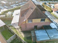 Hausansicht Seite Hochwertige Doppelhaush�lfte mit gro�z�giger Raumaufteilung in ruhiger Wohnlage in Wesendorf.
