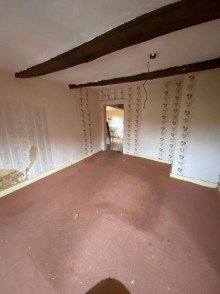 Whg OG hinten Mehrfamilienhaus sucht Handwerker zum Ausbau und m�glicher Top-Rendite bei Vermietung.