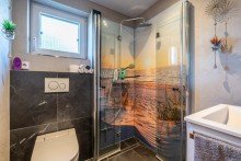 Badezimmer mit Dusche Licht, Lage, Lebensqualit�t: Doppelhaush�lfte mit toller Ausstattung am Tankumsee.